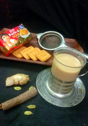 अदरक इलायची चाय (Adrak Elaichi Chai Recipe In Hindi) रेसिपी मुख्य फोटो