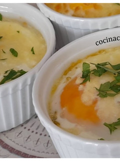 Una foto de Huevos al plato en freidora de aire