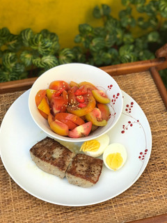 Foto resep Steak tuna dan salad tomat