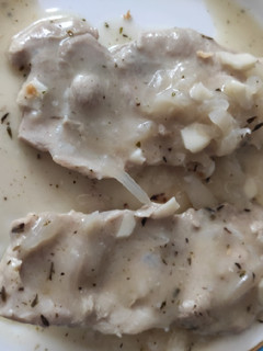 Una foto de Filetes de cinta de lomo en salsa de cebolla