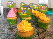 Una foto de cupcakes de vainilla con harina 0000
