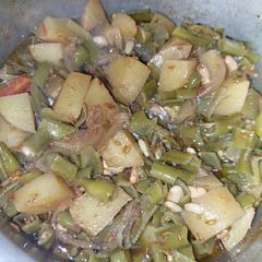 Aloo saim phali A picture of Aloo saim phali.