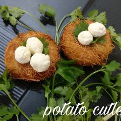 A picture of Bird nest potato cutlet.