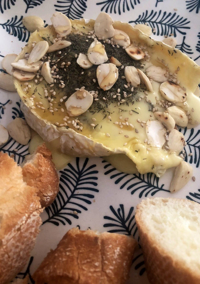 Una foto de Camembert con Tomillo y miel