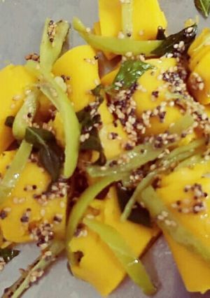 ખાંડવી(Khandvi Recipe In Gujarati) રેસીપી મુખ્ય ફોટો