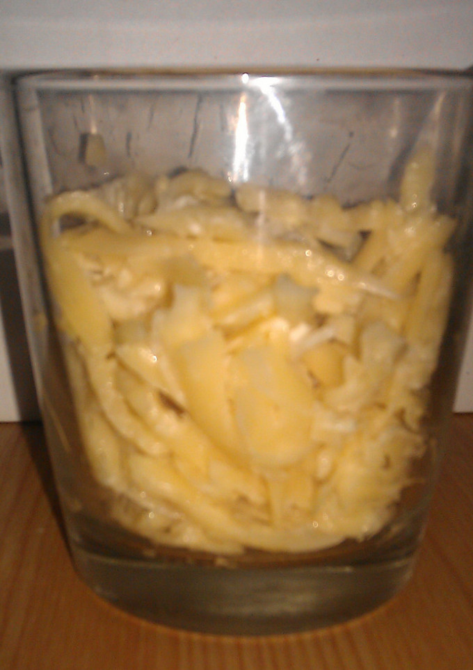 Una foto de Ensalada de queso y cebolla blanca