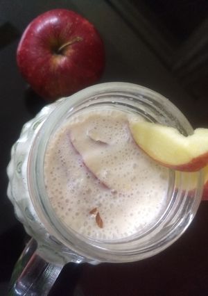 A picture of Apple date milkshake.