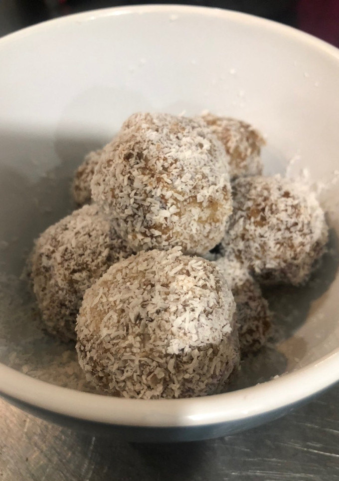 Una foto de Bolitas energéticas de dátiles y canela (paleo)