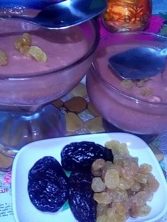 صورة لوصفة زبادي طبيعي بالفواكه الجافة بدون سكر 🍒🍑👍
