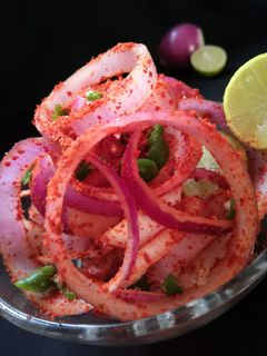 লাচ্চা পেঁয়াজ (laccha peyaz recipe in Bengali) রেসিপির প্রধান ছবি