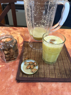 Una foto de Licuado de frutas y avellanas