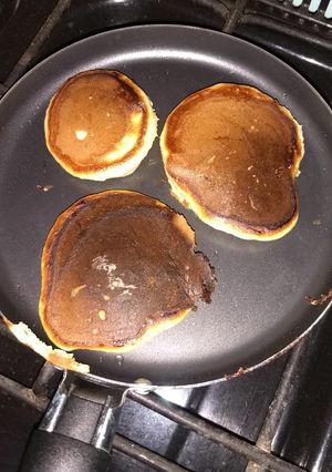 Una foto de Hot cakes de harina de garbanzos (vegetariano) 🐼🐾