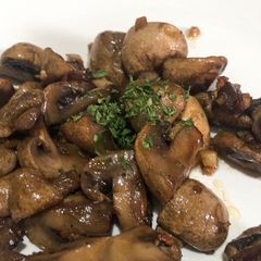 A picture of Sautéed mushroom with butter and soy sauce.