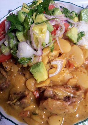 Una foto de Pallares con salsa criolla🇵🇪