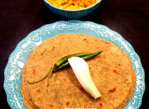 A picture of Bajra Kasoori Methi Thepla.