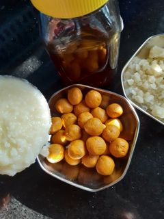 હળદર સુંઠ ની લાડુડી રેસીપી મુખ્ય ફોટો