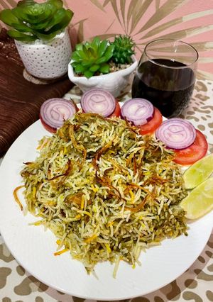 A picture of Hari Chutney Biryani.