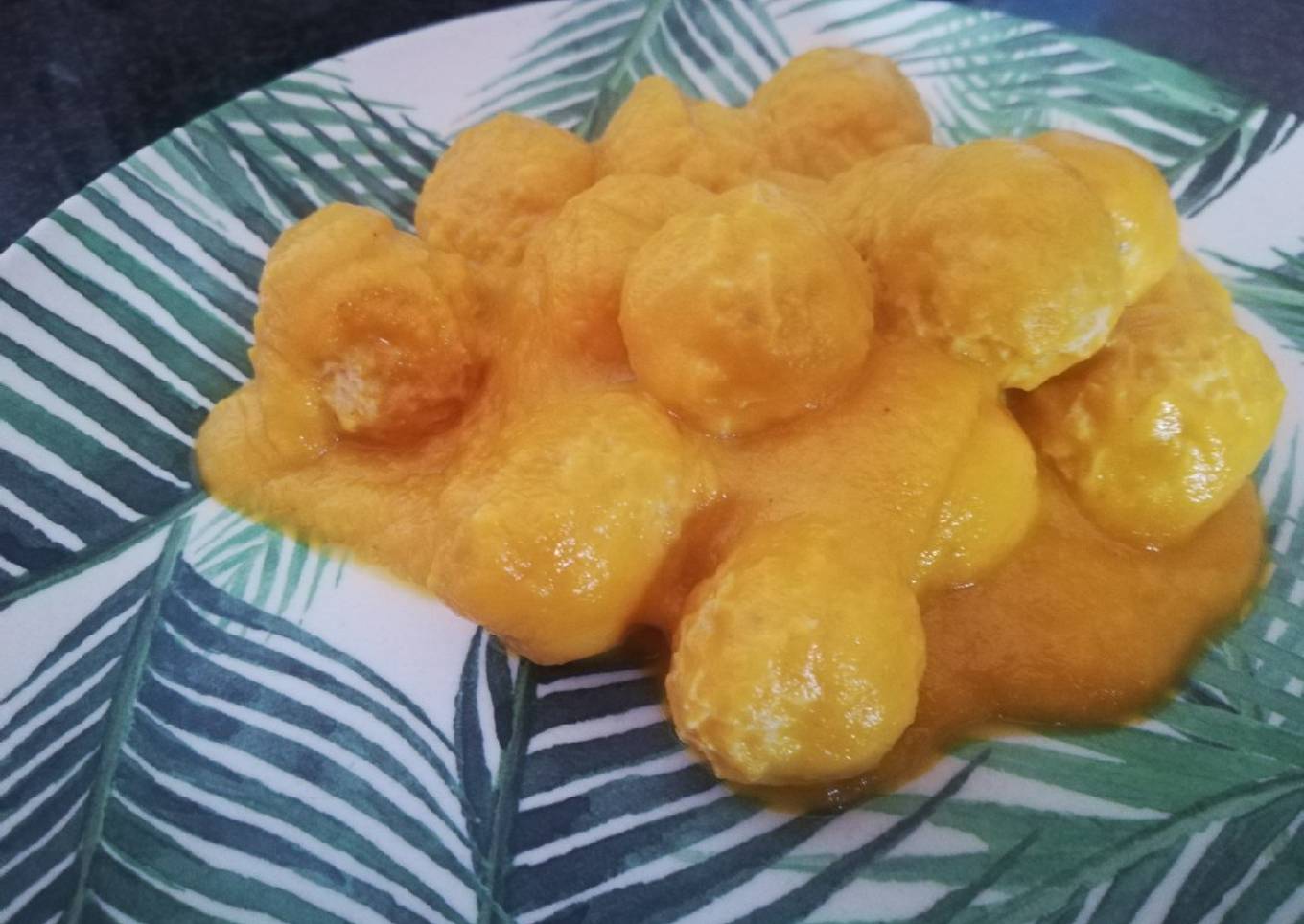 Albóndigas de pollo con salsa de cebolla y zanahoria