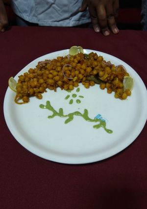 A picture of Dry chana masala.