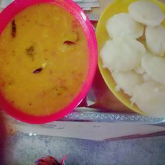 A picture of Idli sambar so easy now.