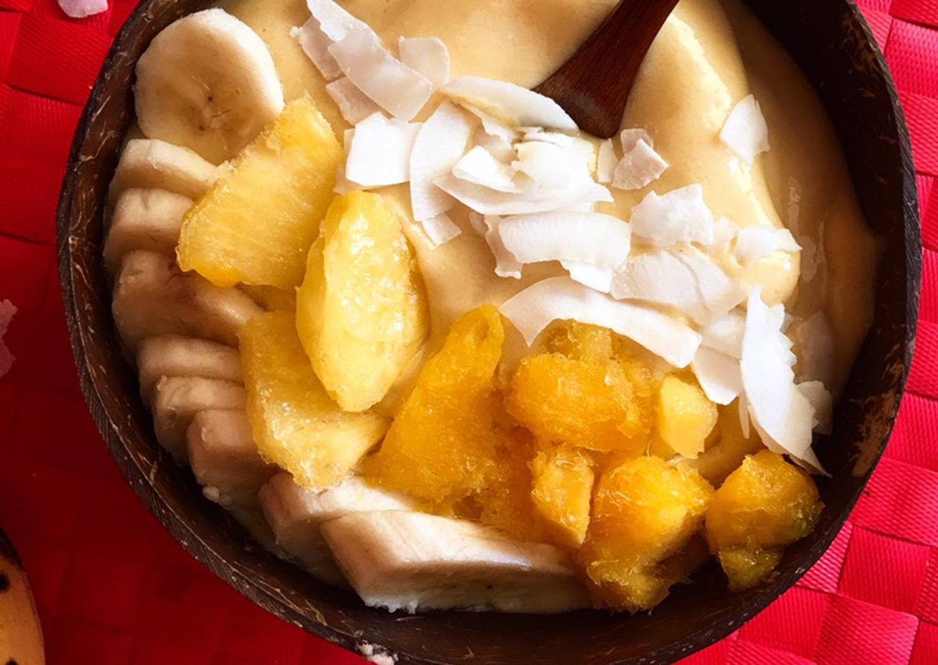 Smoothie bowl tropical