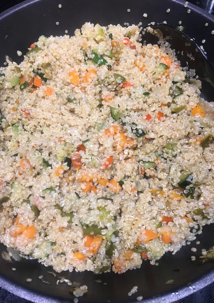 Una foto de Quinoa con verduras
