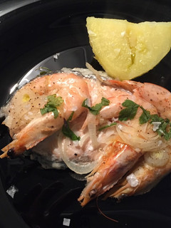 Una foto de Salmón con gambas al papillote