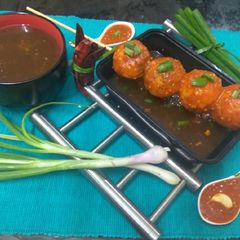 A picture of Appam with hot chilli sauce and veg hot and sour soup.