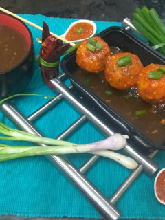 A picture of Appam with hot chilli sauce and veg hot and sour soup.