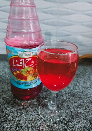 A picture of Laal sharbat.