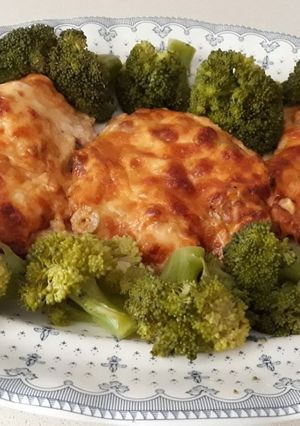 Una foto de Pollo gratinado