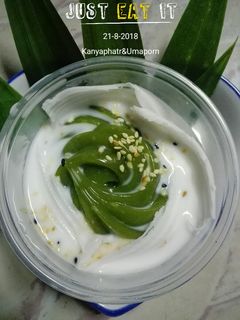รูปของ เปียกปูนกะทิสดใบเตยมะพร้าวอ่อน