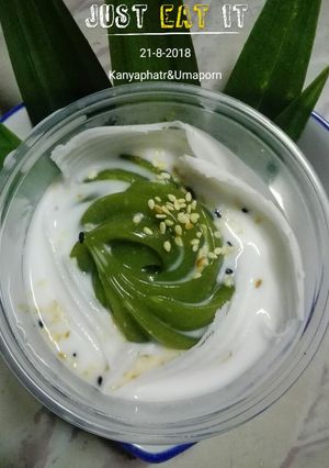 รูปของ เปียกปูนกะทิสดใบเตยมะพร้าวอ่อน