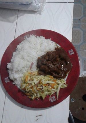 A picture of Maini with rice and cabbage.