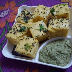 A picture of Khaman Dhokla.