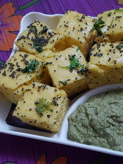 A picture of Khaman Dhokla.