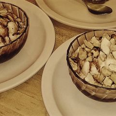A picture of Ice cream n Nutz.