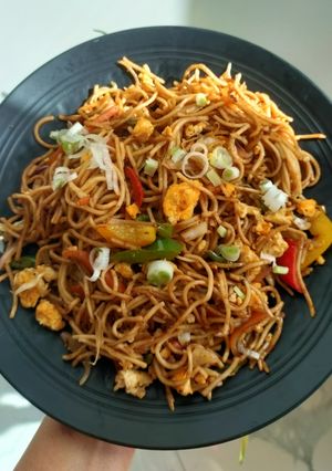 ভেজিটেবলস এগ চাউমিন (vegetables egg chow mein recipe in Bengali) রেসিপির প্রধান ছবি