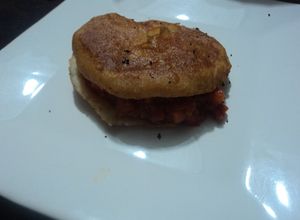 Una foto de Gordas de jocoque fritas con frijoles y guisos de lo que hay mamá Güera