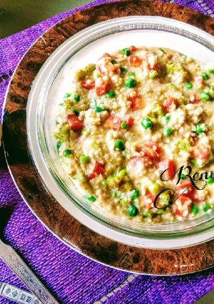 A picture of Masala Oats with crunch of Veggies.