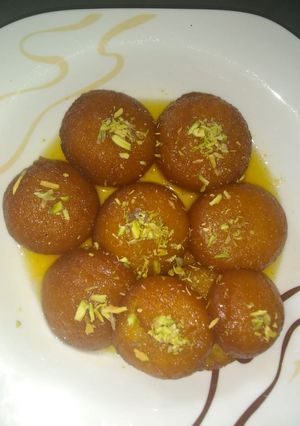 A picture of Gulab Jamun.