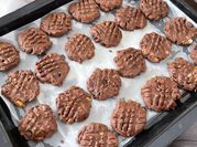 Gambar kue kenari coklat