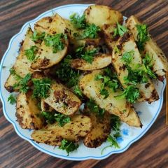 A picture of Garlic Potatoes Wedges.