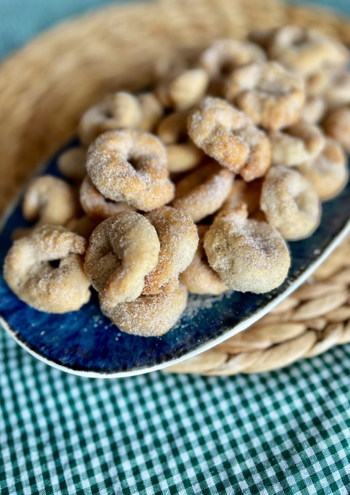 Una foto de Rollitos de Anís facilísimos para Carnaval 🎭 Versión en Thermomix y airfryer