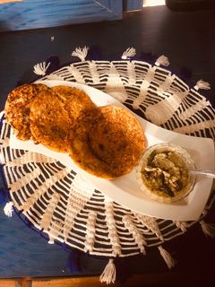 પુડલા ને સાથે ચટણી (Pudla With Chutney Recipe In Gujarati) રેસીપી મુખ્ય ફોટો