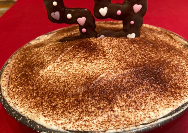 Tarta con tortitas y tiramisú