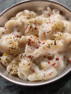 व्हाइट सॉस पास्ता(White sauce pasta recipe in Hindi) रेसिपी मुख्य फोटो