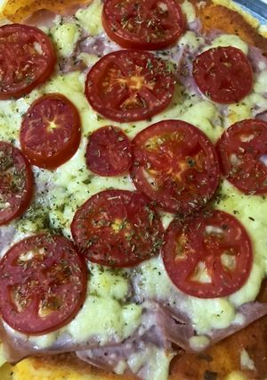 Una foto de Pizza casera a la Napo 🥳