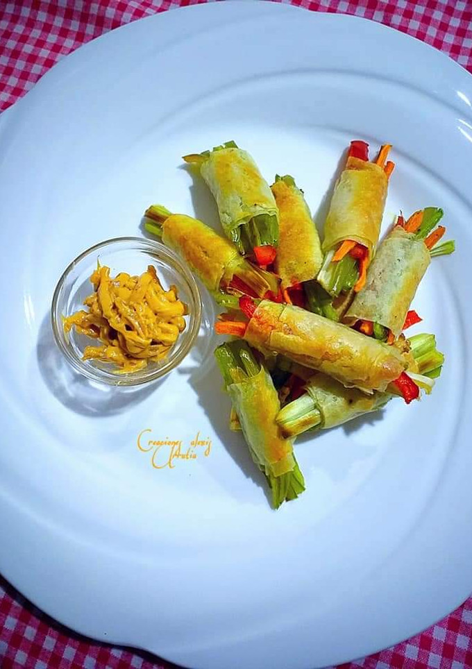Una foto de Rollitos crujientes de masa filo árabe con cuatro vegetales