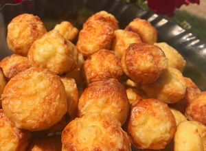 Napokig omlós és puha túrós pogácsa recept fotója
